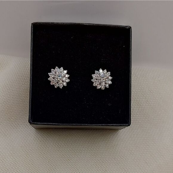 925 Sterling Silver Sparkling Flower Stud Earrings - Picture 8 of 13